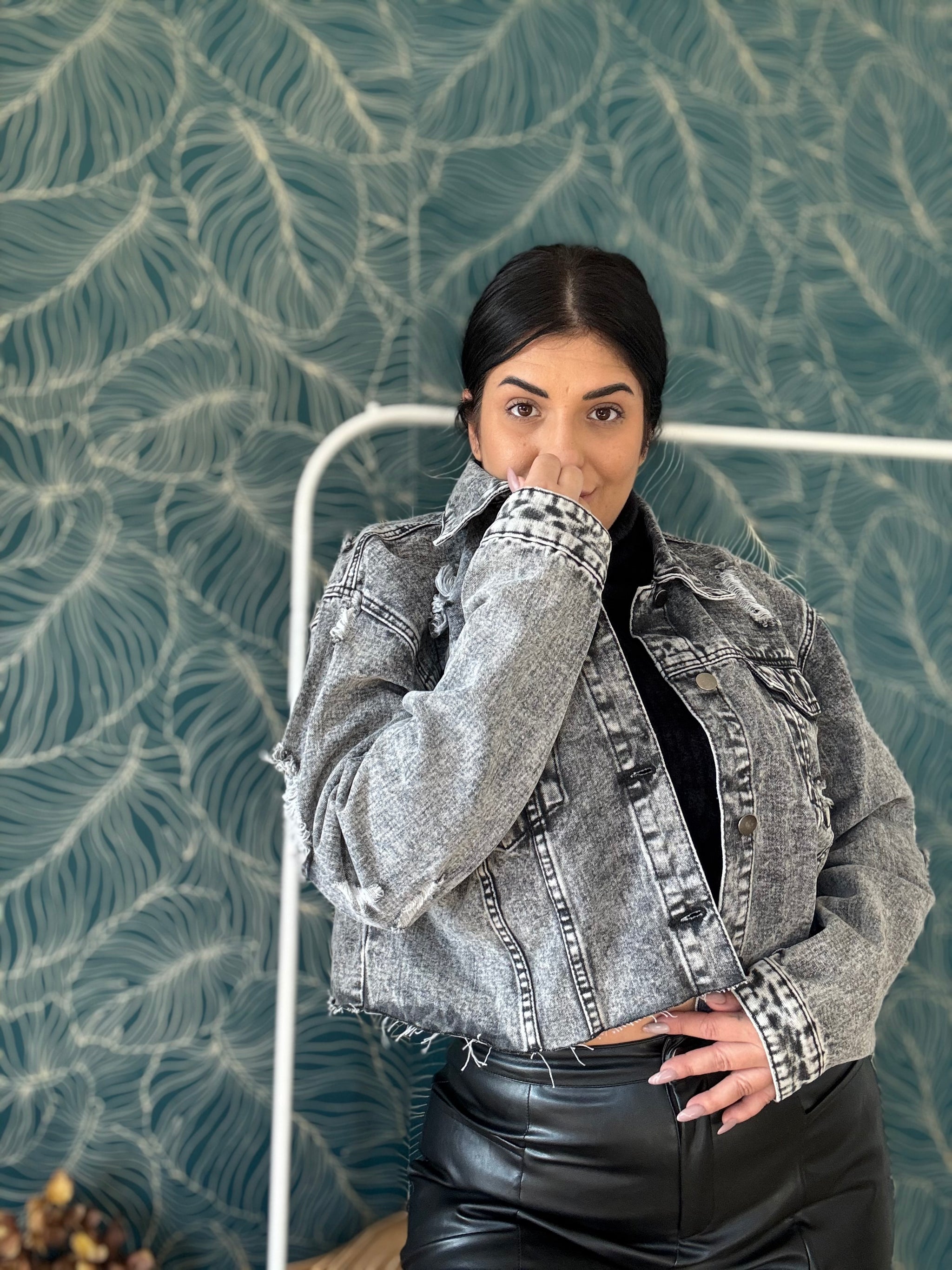 Crop Denim Jacket Chain Lora