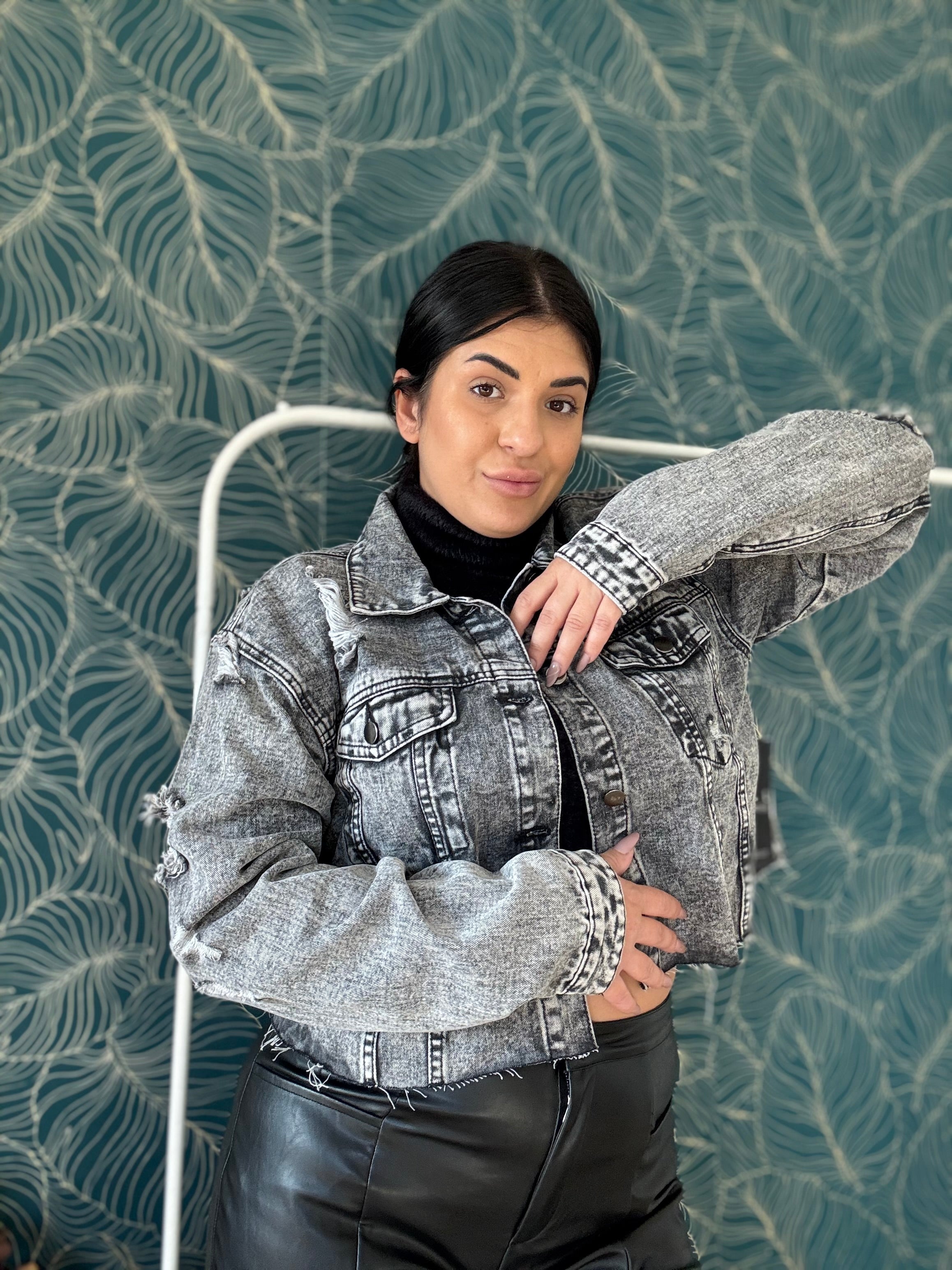 Crop Denim Jacket Chain Lora